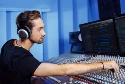 Beyerdynamic DT 880 PRO Monitor Headphones-250 Ohms 16 Beyerdynamic DT 880 PRO Monitor Headphones-250 Ohms -Audio Headphone Store 91fmza D 5L. SL1500