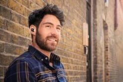 Lypertek PurePlay Z7 Triple Hybrid Driver True Wireless Earbuds 19 Lypertek PurePlay Z7 Triple Hybrid Driver True Wireless Earbuds -Audio Headphone Store Lypertek PurePlay Z7 Lifestyle3